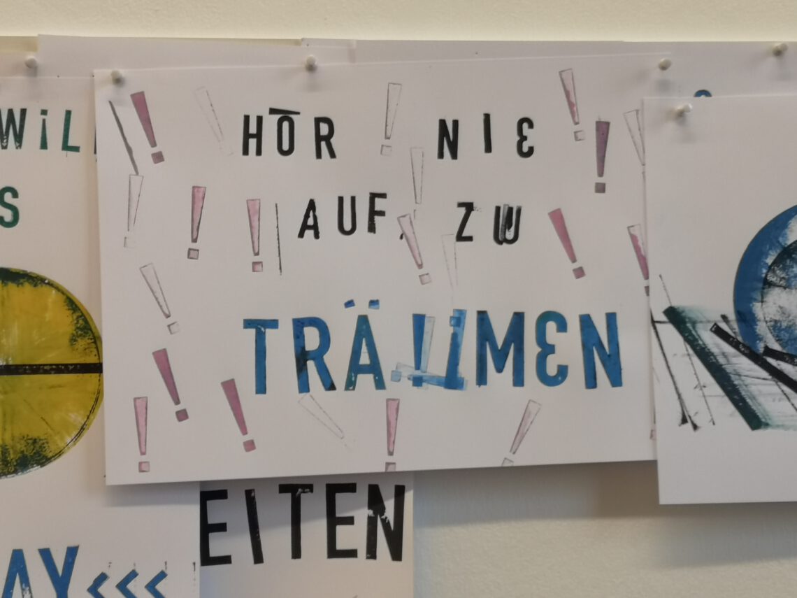 Stempelschrift Hör nie auf zu träumen